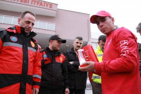 Samsunlu itfaiyeciler, kimyasal yangın söndürücü ürünü denedi