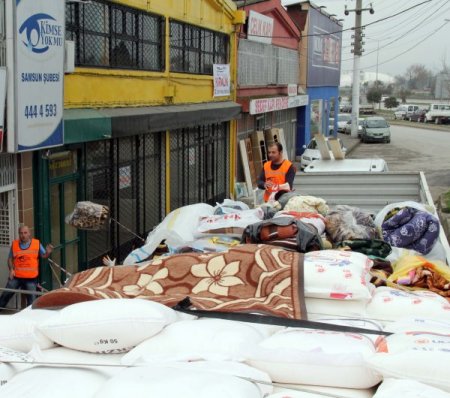 Samsunlular 'Bir Ekmek Bir Battaniye' kampanyasını benimsedi