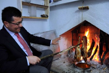 Samsun'un Meşhur Yemeği Tirit'i Vezirköprülüler Hayır İşinde Kullanıyor