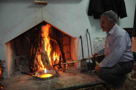 Samsun'un Meşhur Yemeği Tirit'i Vezirköprülüler Hayır İşinde Kullanıyor