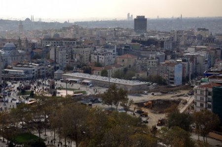 'Sana dün bir tepeden baktım aziz Taksim'