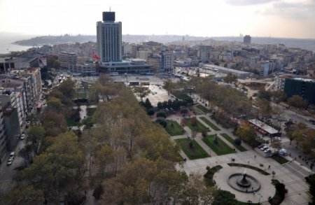'Sana dün bir tepeden baktım aziz Taksim'