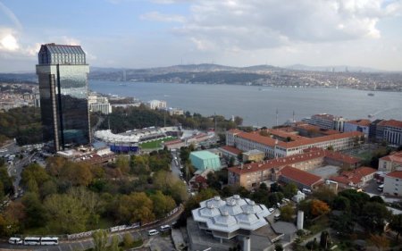 'Sana dün bir tepeden baktım aziz Taksim'