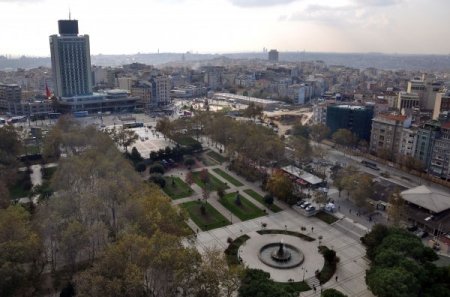 'Sana dün bir tepeden baktım aziz Taksim'