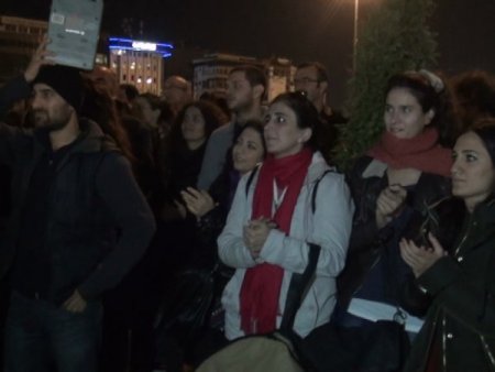 'Sanat İnisiyatifi' üyeleri, müzakerelerin başlaması için eylem yaptı