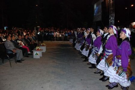Sanatçı İzel Bolu'da Konser Verdi