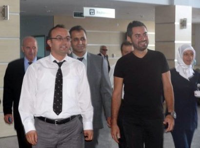 Sanatçı Turgay Başyayla'dan hastalara moral ziyareti