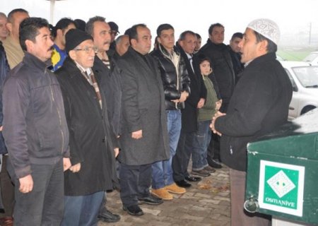 Sanatçı Ümit Besen'in kardeşi toprağa verildi