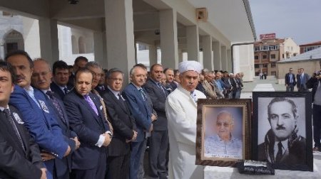 Sanatçı Zülfü Livaneli’nin acı günü