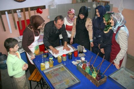 Sanatsever hanımların eserleri beğeni topluyor
