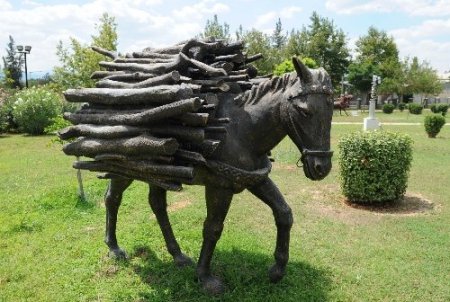 Sanayi atıkları sanat eserlerine dönüştü