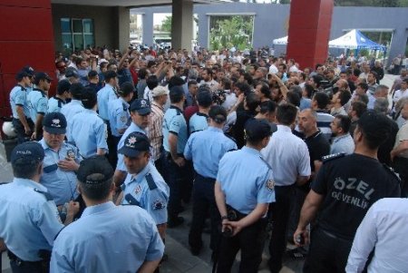 Sanayi esnafının protestosunda gerginlik yaşandı, ödeme kolaylığı sözü verildi