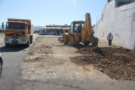 Sanayi sitesine yeni eklenen dükkanların yolu yapıldı