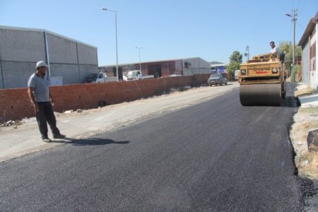 Sanayi sitesine yeni eklenen dükkanların yolu yapıldı