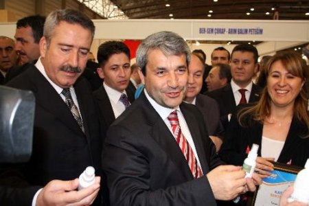 Sanayi Ve Ticaret Bakanı Nihat Ergün: Cumhurbaşkanı, Başbakan Keyfe Keder Mi Dünyayı Dolaşıyor