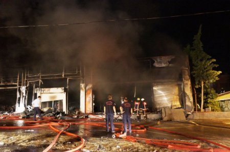 Sancaktepe’de 10 Bin Metrekare Alanda Kurulu Mobilya Fabrikası Kül Oldu