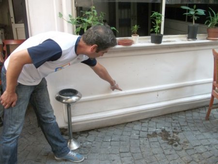 Sandalyeleri Alınan İşletme Sahibinden Zabıta Noktasına Silahlı Saldırı