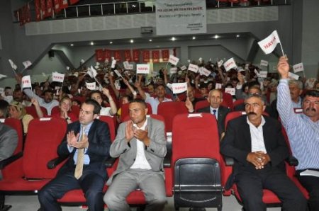 Şandır, Tartışmalı Afişin Önünde Konuştu