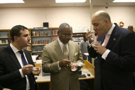 Sandy kasırgasından zarar gören kütüphaneye Türkler yardım etti