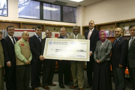 Sandy kasırgasından zarar gören kütüphaneye Türkler yardım etti