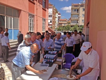 Sanimder, Mezunlarını Pilav Gününde Buluşturdu
