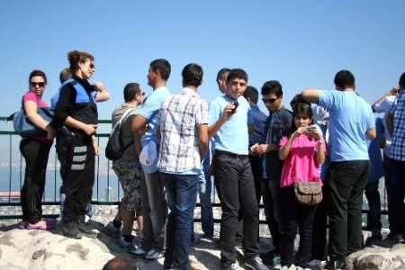 Şanlıurfa polisi 40 öğrenciye İzmir'i gezdirdi