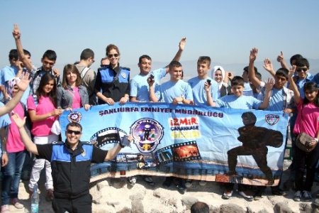 Şanlıurfa polisi 40 öğrenciye İzmir'i gezdirdi