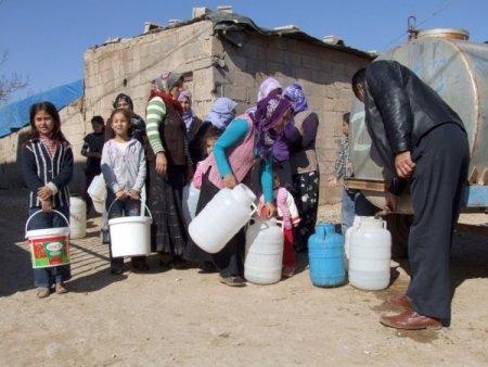 Şanlıurfa'da Su Ve Temizlik Hizmeti Alamayan Mahalle Pislik İçinde İlgi Bekliyor