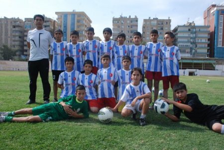 Şanlıurfalı minik Mine, Messi’yi aratmıyor