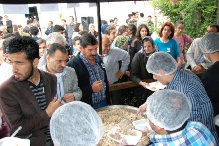 Şanlıurfalı öğrencilerden üç dilde Kutlu Doğum konseri verdi