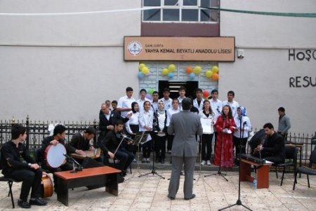 Şanlıurfalı öğrencilerden üç dilde Kutlu Doğum konseri verdi