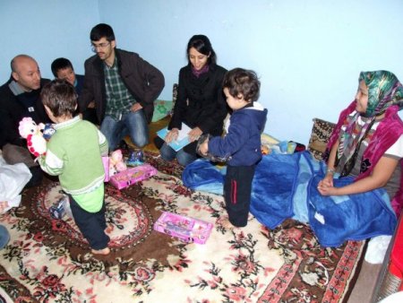 Şanlıurfa'ya Sığınan Afgan Aileye Polis Destek Oldu