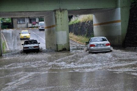 Sapanca'da sağnak yağış