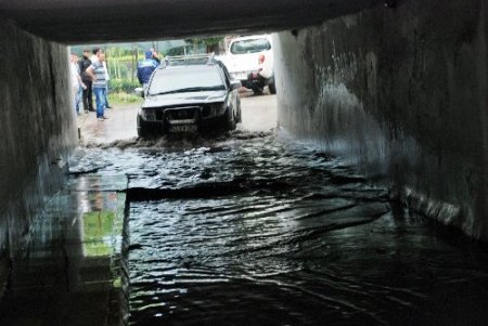 Sapanca'da sağnak yağış