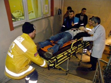 Sapanca'da Trafik Kazası: 3 Yaralı