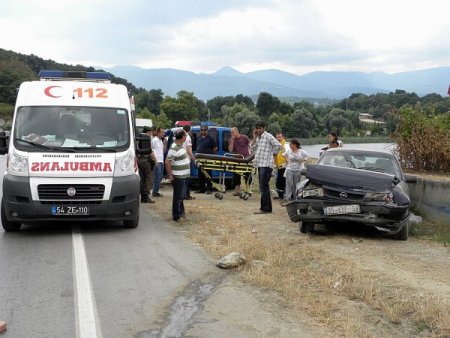 Sapanca'da Trafik Kazası: 4 Yaralı