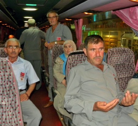 Sapanca'dan ilk hacı kafilesi dualarla yola çıktı