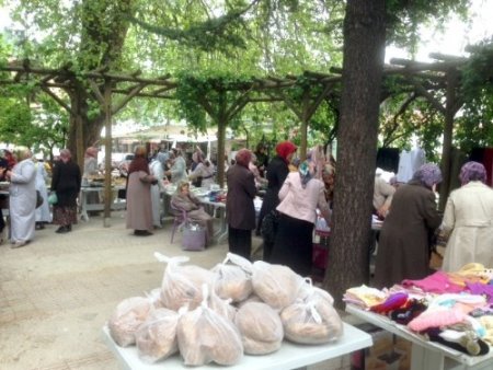 Şaphane'de öğrenciler yararına kermes düzenlendi
