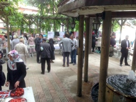 Şaphane'de öğrenciler yararına kermes düzenlendi