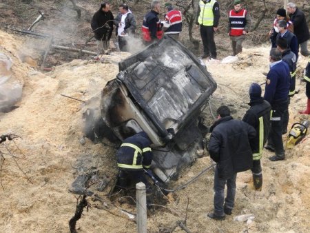 Şarampole uçan TIR'ın şoförü yanarak öldü