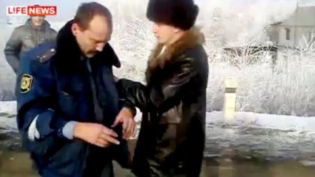 Sarhoş Trafik Polisine Sürücüler Müdahale Etti