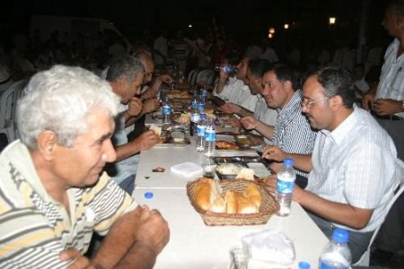 Sarıçam Belediyesi Her Gün Bir Mahallede İftar Yemeği Veriyor
