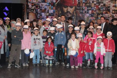 Sarıçam Belediyesi öksüz ve yetimleri sinemayla buluşturdu