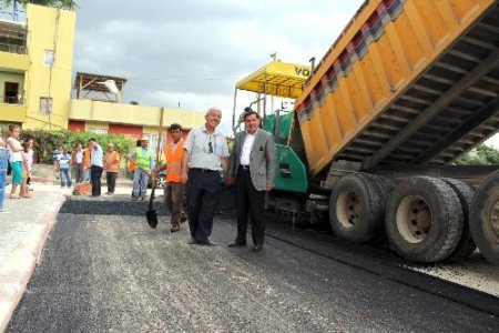 Sarıçam’da asfalt çalışması devam ediyor