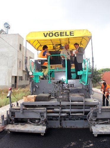 Sarıçam’da asfalt çalışması devam ediyor