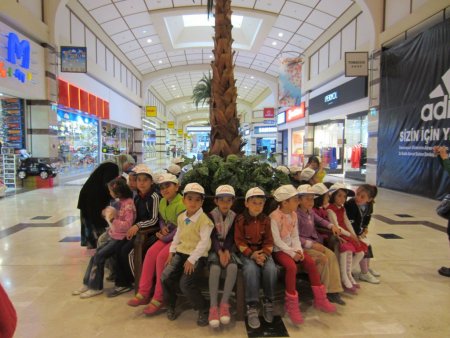 Sarıçam’ın öksüz ve yetimleri Real'de eğledi