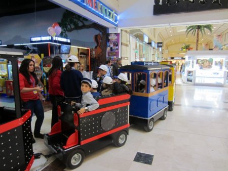 Sarıçam’ın öksüz ve yetimleri Real'de eğledi