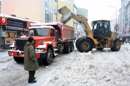 Sarıkamış Bayraklı Kayak Merkezi'nde kar kalınığı 125 santimetre