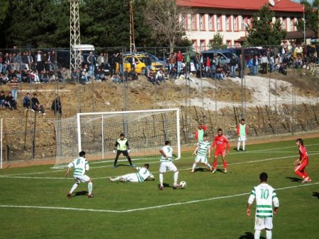 Sarıkamış Esnaf Spor Kalender spor karşılaşmasından mağlup ayrıldı