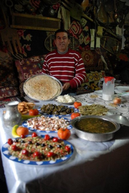 Sarıkamış Kültürevi'nde, yaz kış yerli ve yabancı turistler eksik olmuyor